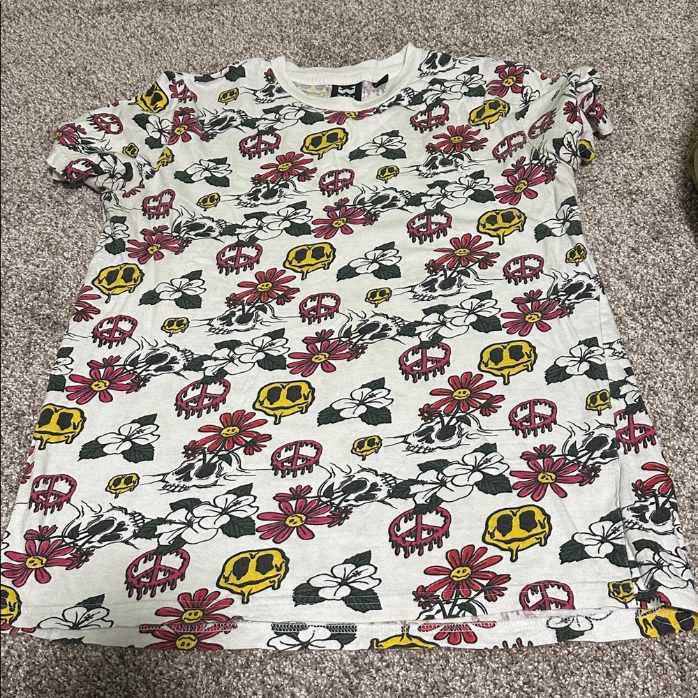 WXYZ Size S White Smiley Peace Overlap Short Sleeve T-Shirt Adult